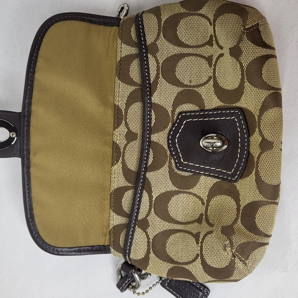 Coach Brown/Tan Turnlock Wristlet with zipper - Picture 6 of 6